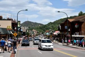 traffic in downtown gatlinburg