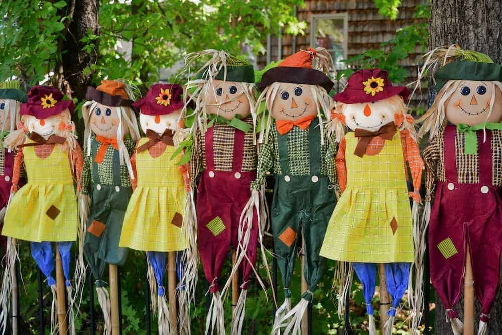 scarecrows lined in downtown gatlinburg