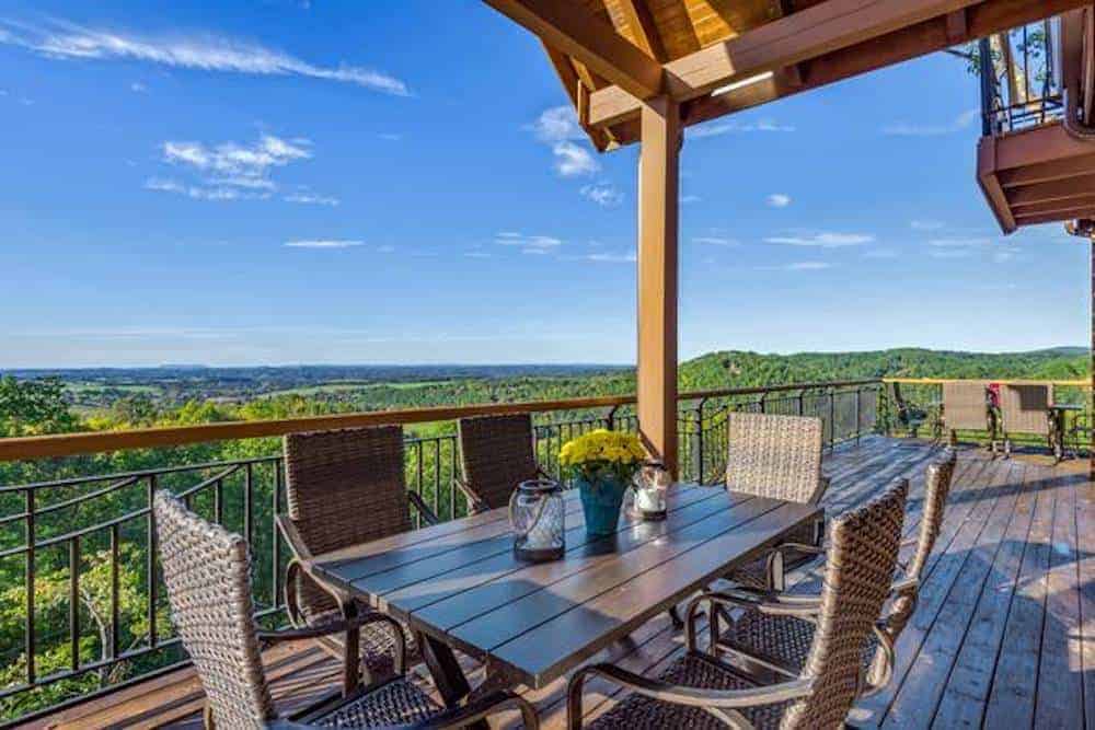 deck of Pigeon Forge cabin