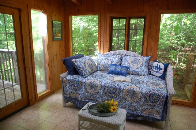 Sunroom with twin daybed