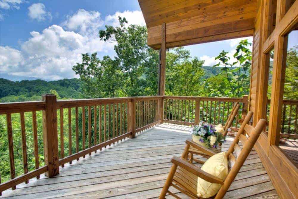 deck of a gatlinburg tn cabin rental