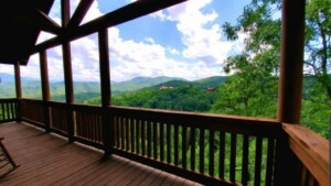 Top-Rated! Mountains View from three decks