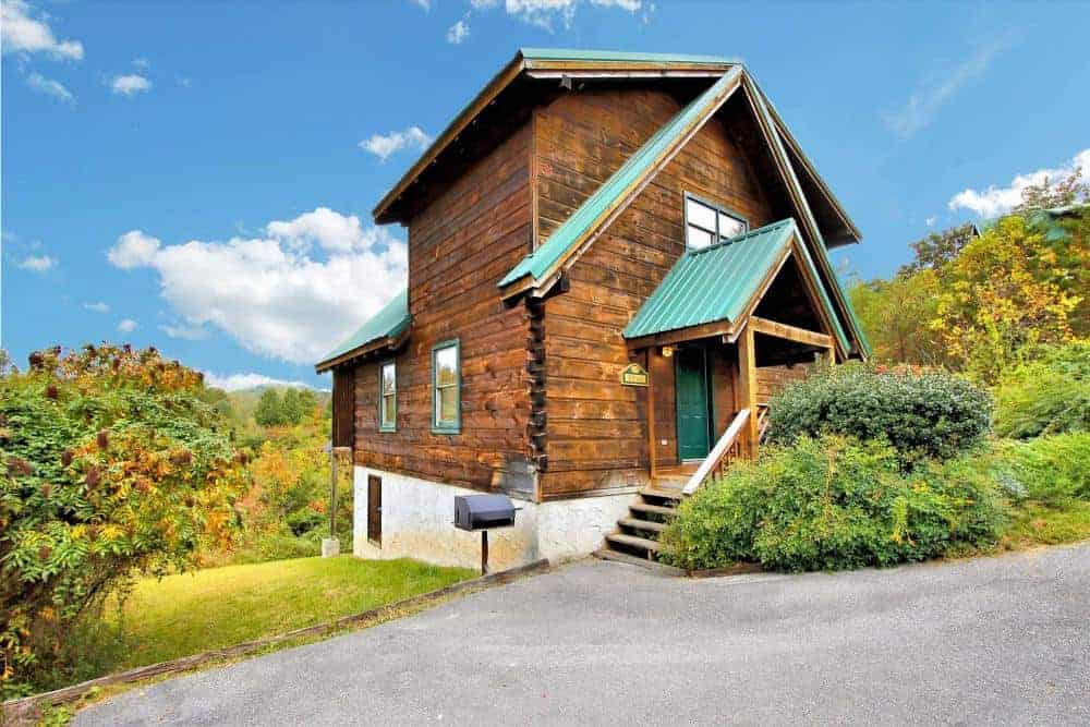 outside of pet friendly cabin in the smoky mountains