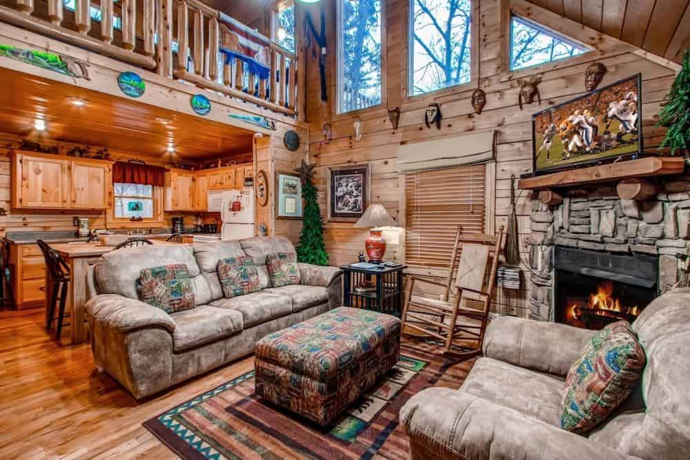 living room area in a gatlinburg cabin