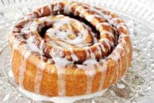 giant cinnamon roll with icing