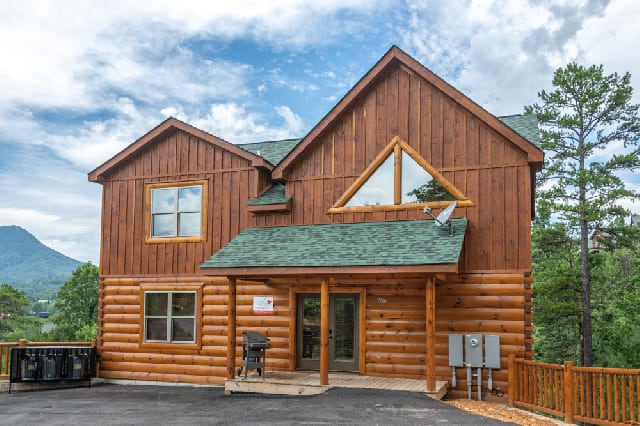 Splashin Bear Lodge