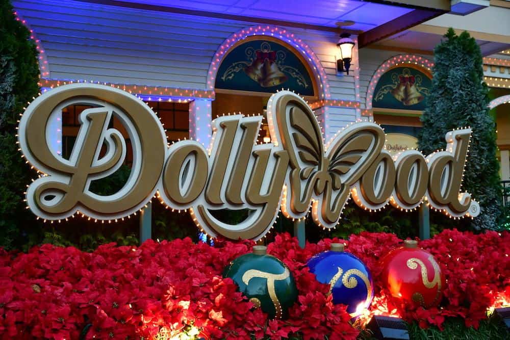 dollywood Christmas sign