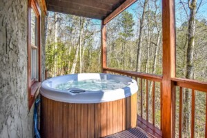 Secluded Large Cabin w/ Hot Tub, Near Gatlinburg/Pigeon Forge