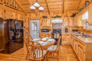 Secluded Large Cabin w/ Hot Tub, Near Gatlinburg/Pigeon Forge