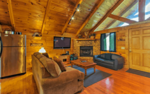 Cozy Bear Lodge — Romantic+Nestled in the Woods with Hot Tub and WiFi