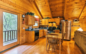 Cozy Bear Lodge — Romantic+Nestled in the Woods with Hot Tub and WiFi