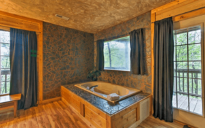 Cozy Bear Lodge — Romantic+Nestled in the Woods with Hot Tub and WiFi