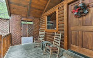 Cozy Bear Lodge — Romantic+Nestled in the Woods with Hot Tub and WiFi