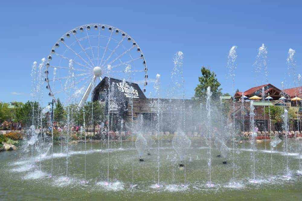 island show fountain in pigeon forge