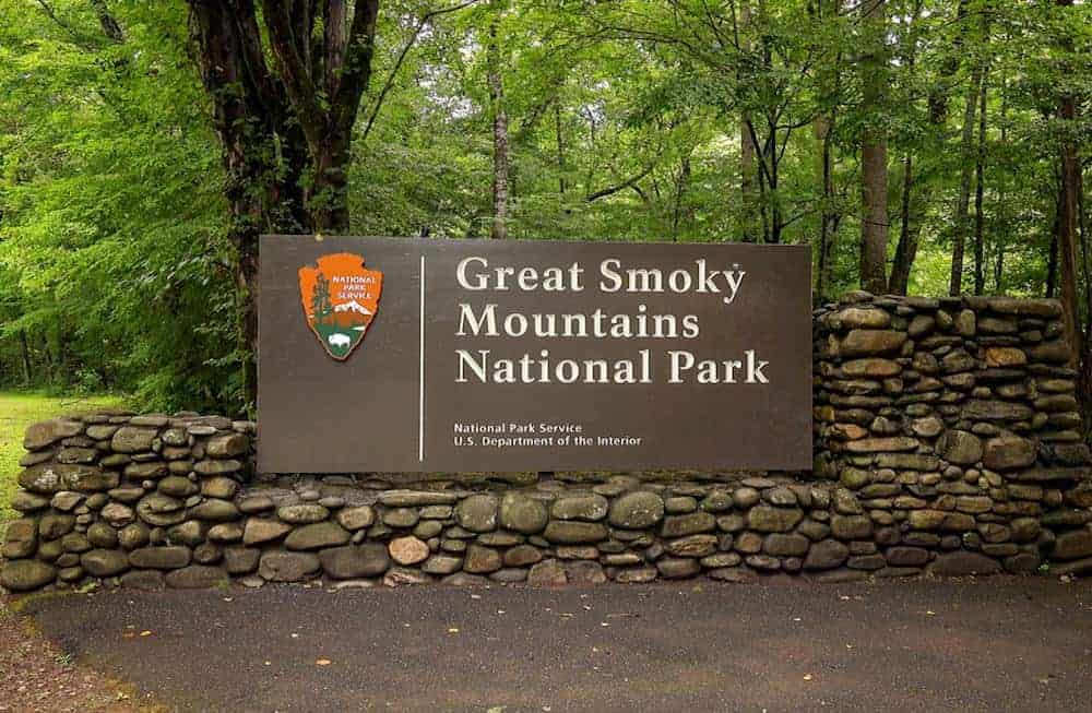 great smoky mountains national park sign