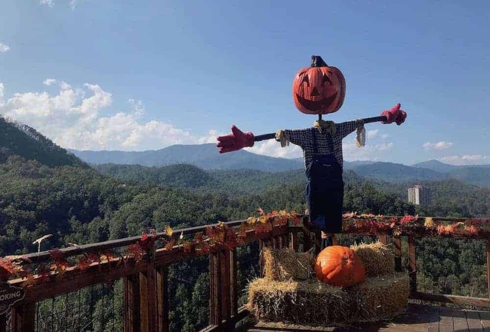 pumpkin decoration during autumn at anakeesta in gatlinburg