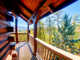 Cozy Cabin with Stunning Views! Sleeps 8. Close to Pigeon Forge & Gatlinburg!