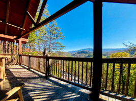 Cozy Cabin with Stunning Views! Sleeps 8. Close to Pigeon Forge & Gatlinburg!