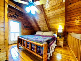Cozy Cabin with Stunning Views! Sleeps 8. Close to Pigeon Forge & Gatlinburg!