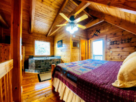 Cozy Cabin with Stunning Views! Sleeps 8. Close to Pigeon Forge & Gatlinburg!