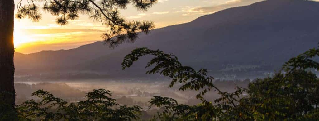 smoky mountains sunrise foggy