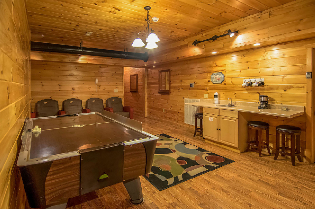 Moose Hollow Lodge
