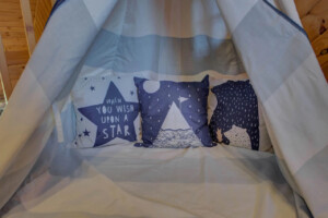 Open loft bunkroom room teepee for kids to enjoy