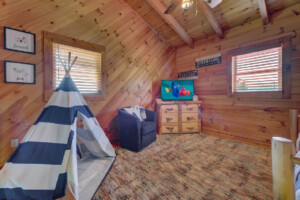 Teepee in loft bunkroom