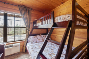 BARN CABIN IN THE VALLEY