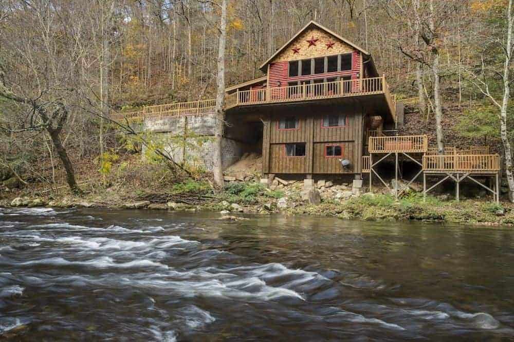 creekside castaway cabin