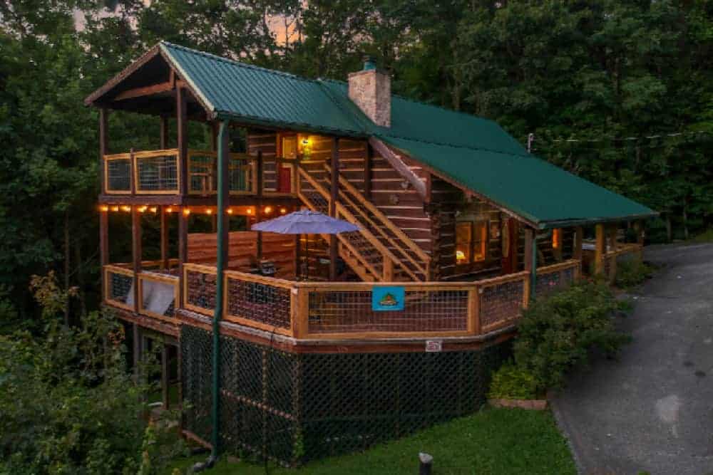 place to stay for a honeymoon in the smoky mountains