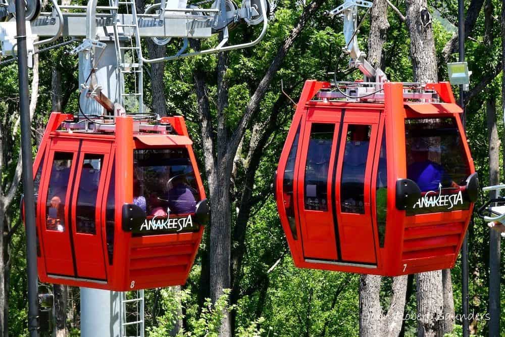 gondolas at Anakeesta