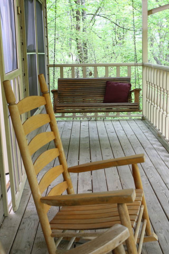 Trillium Cottage Porch 