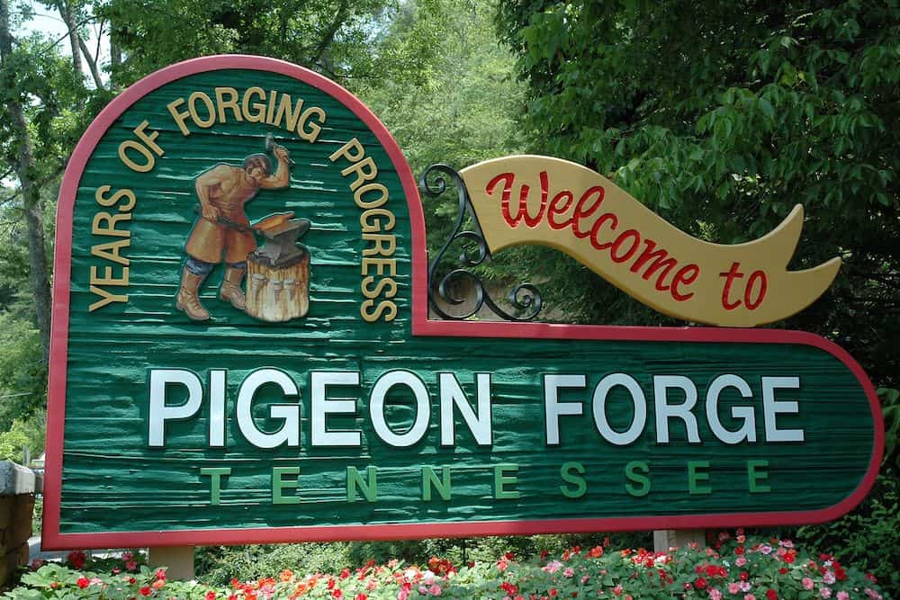 Pigeon Forge welcome sign