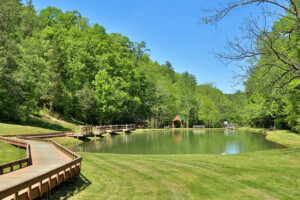 Lodge Between the Streams