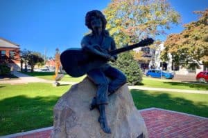 statue at courthouse