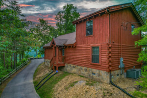 Private and secluded cabin only a short distance from Pigeon Forge.