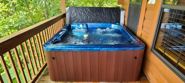 BRAND NEW hot tub ready for you and your travel companions to enjoy and relax!
