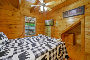 Gypsy Road Wears Valley Log Cabin - Main Level Queen Bedroom