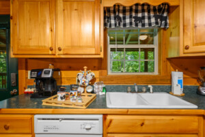 Gypsy Road Wears Valley Log Cabin - Kitchen