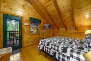 Gypsy Road Wears Valley Log Cabin - Upper Level Bedroom