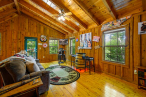 Gypsy Road Wears Valley Log Cabin - Upper Level Loft Area