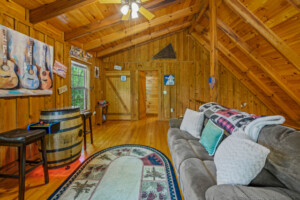 Gypsy Road Wears Valley Log Cabin - Upper Level Loft Area