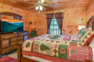 Easy Livin' Log Cabin - Bedroom #2 Queen Bed