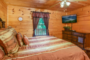 Easy Livin' Log Cabin - Bedroom #1 Queen Bed