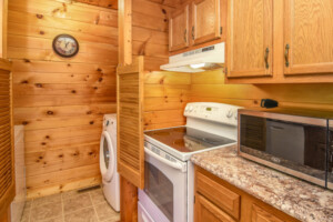 Easy Livin' Log Cabin - Kitchen