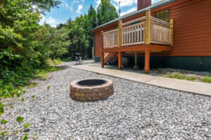 Easy Livin - 2 Bedroom Log Cabin with Hot Tub and Fire Pit