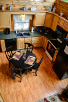 Fully stocked kitchen w/ table and chairs for 6-8