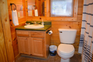 Main floor bathroom for queen room w/ tub/shower combo