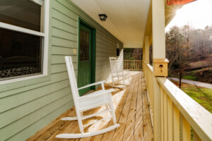 Charming Cottage w/Hot Tub!